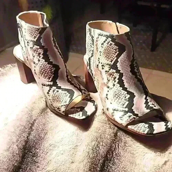 Vince Camuto sandal bootie sz 10 - Picture 3 of 6